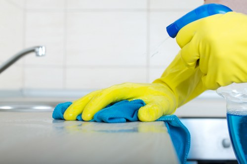 Local hard floor care for high-traffic rooms in SE27